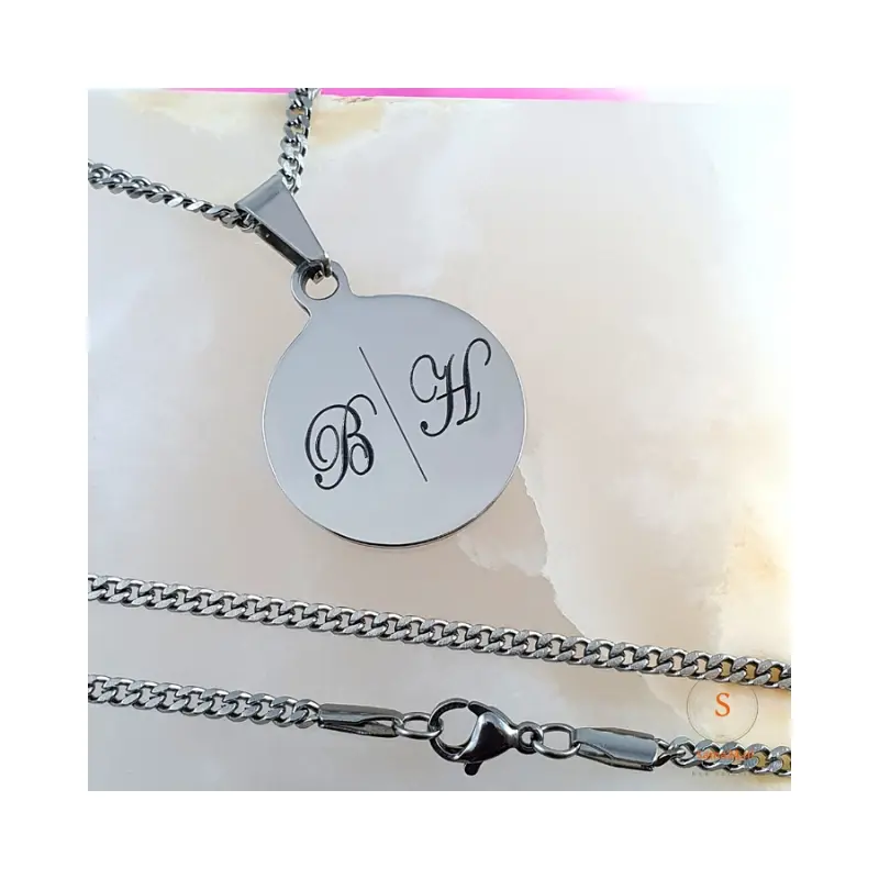 Bedel rond Initialen graveren zilverkleurig met ketting