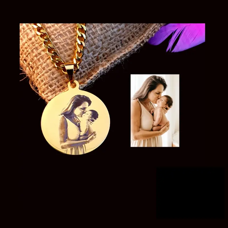 Bedel met foto graveren goudkleurig met ketting