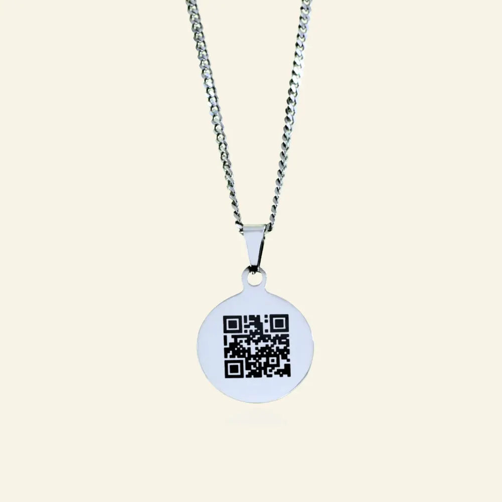 Bedel QR code graveren zilverkleurig met ketting